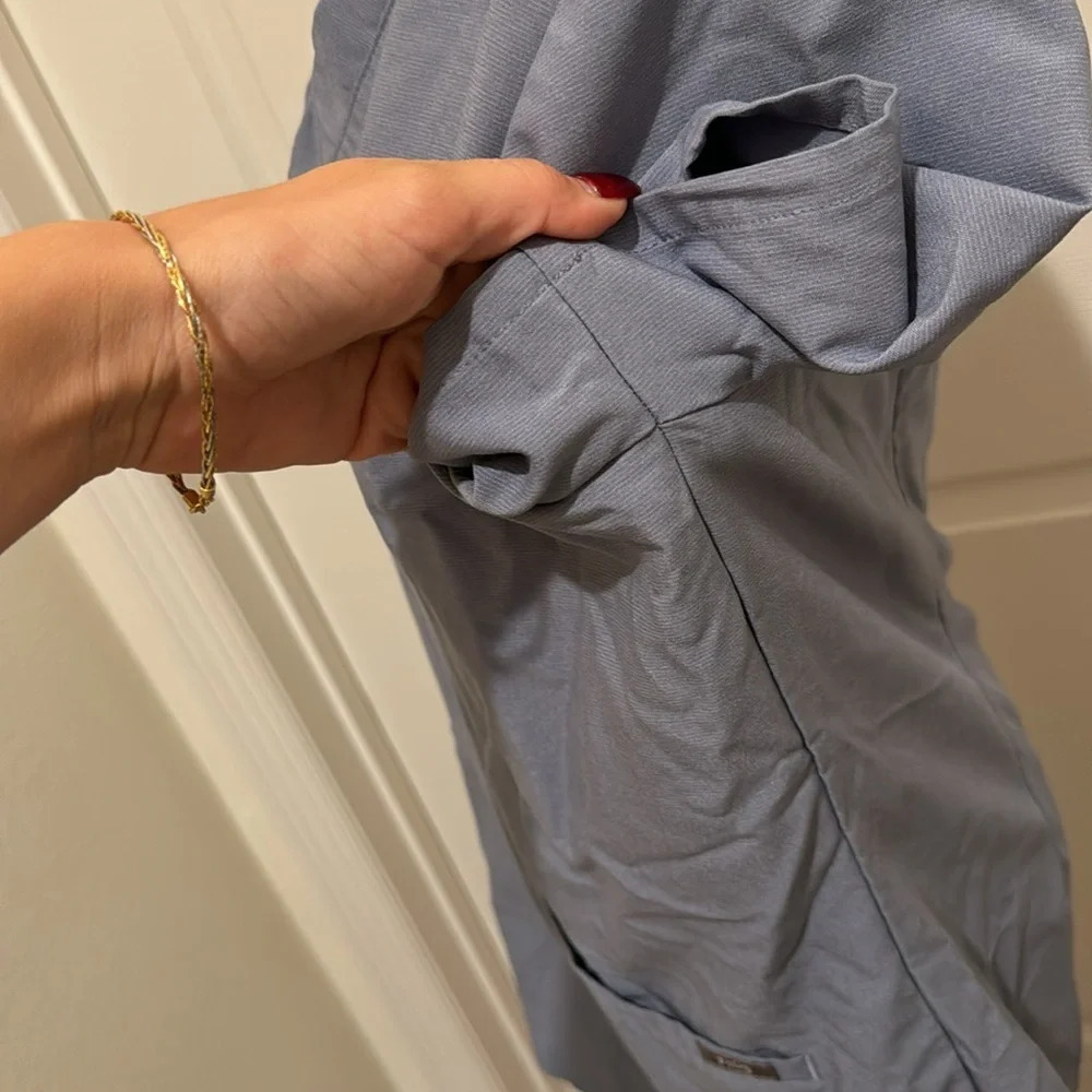 Figs Casma Three Pocket Scrub Top vapor blue technical collection - Picture 6 of 15